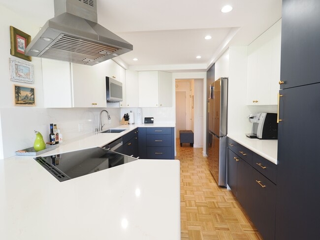 32646 Coastsite Dr in Rancho Palos Verdes, CA - Building Photo - Building Photo