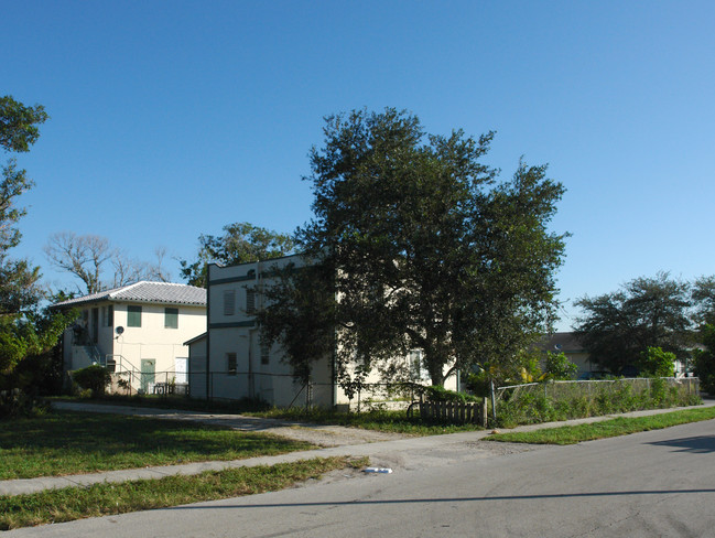 2233 Madison St in Hollywood, FL - Building Photo - Building Photo