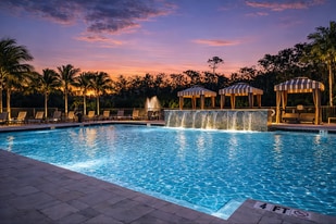 81 West in Ft. Myers, FL - Building Photo