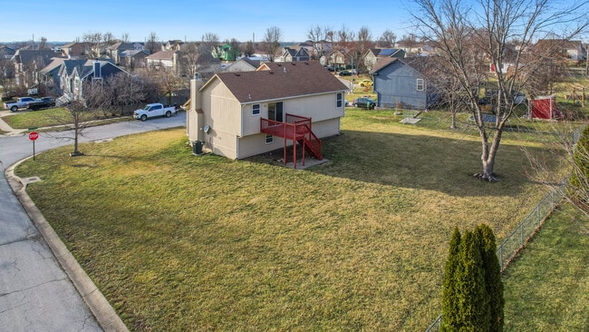 21917 S Murphy Ln in Peculiar, MO - Foto de edificio - Building Photo