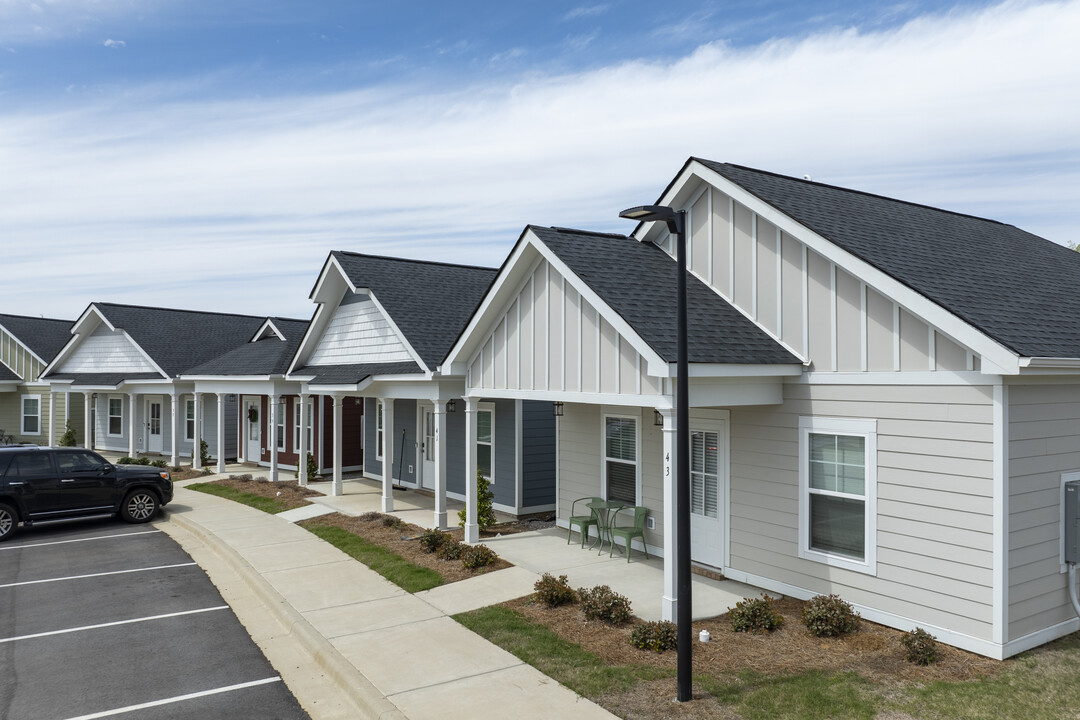 Cottages at Oak Grove Dairy in Huntsville, AL - Foto de edificio