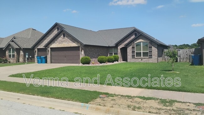 property at 1911 SW Cypress St