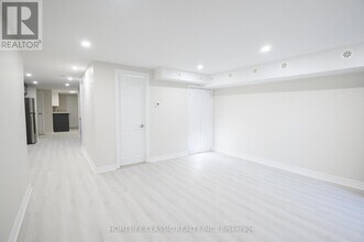 2915 Bur Oak Ave in Markham, ON - Building Photo - Building Photo