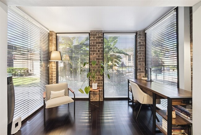 property at 7555 Katy Fwy