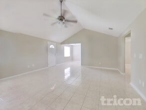 2663 Kenwood Dr E in Jacksonville, FL - Building Photo - Building Photo