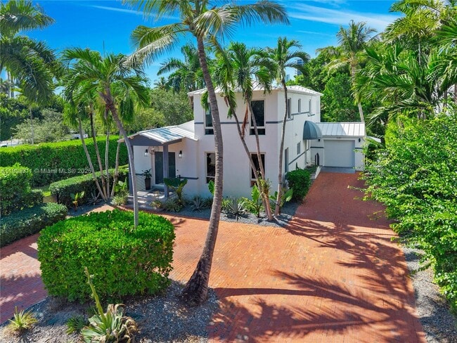 1281 S Venetian Way in Miami Beach, FL - Building Photo - Building Photo