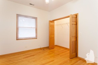 1326 W Diversey Pkwy in Chicago, IL - Building Photo - Building Photo