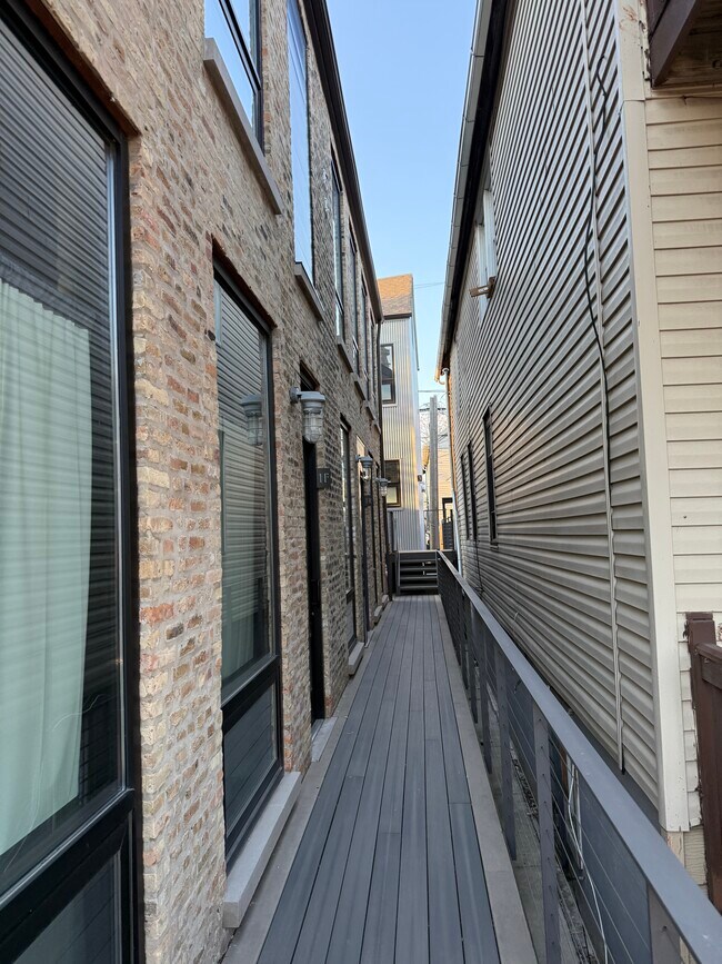 1034 W 20th Pl, Unit 3 in Chicago, IL - Foto de edificio - Building Photo