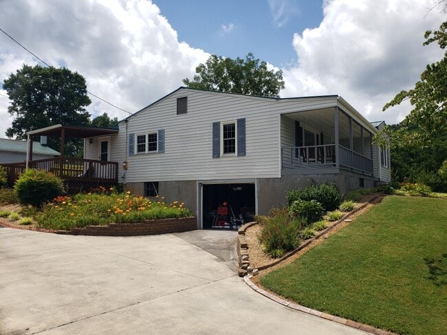 242 Sleepy Hollow Rd in Kingsport, TN - Building Photo - Building Photo