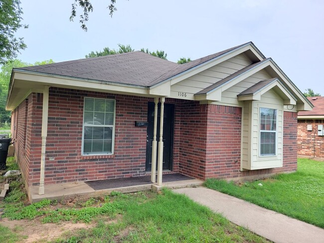 1106 Spring St in Waco, TX - Building Photo - Building Photo