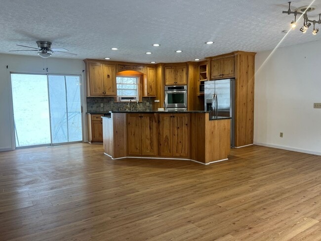 6880 Pinecrest St NE in Canton, OH - Building Photo - Building Photo