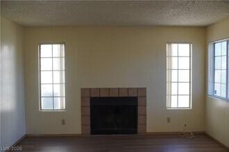 4646 Tracylynn Ln in Las Vegas, NV - Building Photo - Building Photo