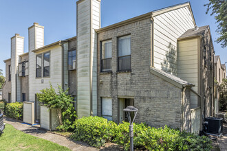 Sherbrook Square Townhomes in Houston, TX - Building Photo - Building Photo