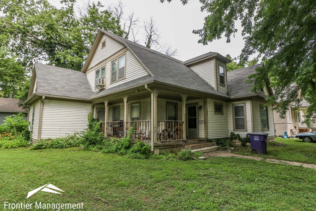 900 Leavenworth St in Manhattan, KS - Building Photo