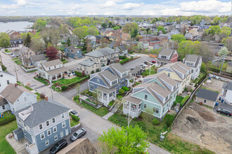 15 Castle St in East Greenwich, RI - Building Photo - Building Photo