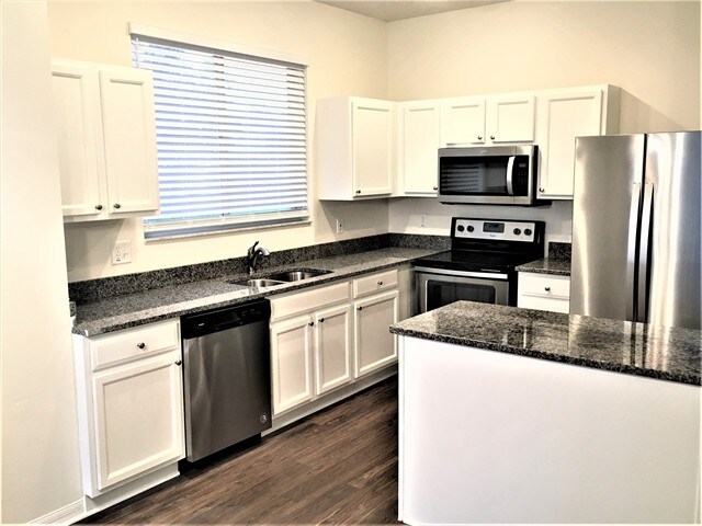 18212 Hollyhills Way in Tampa, FL - Building Photo - Building Photo