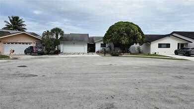 14480 SW 111th Terrace in Miami, FL - Building Photo - Building Photo