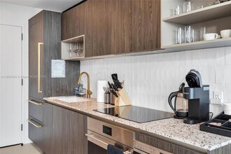 601 NE 1st Ave, Unit 4907 in Miami, FL - Building Photo - Building Photo