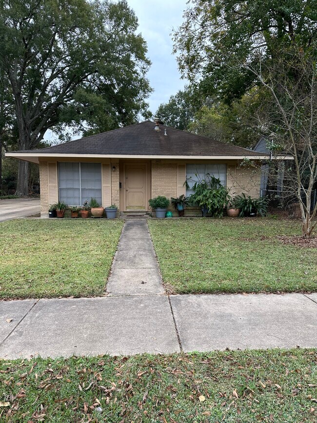 2413 Hill St Rentals in Alexandria, LA