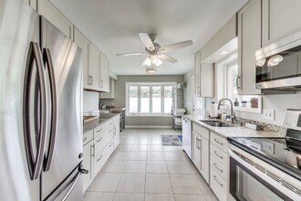 11601 Georgetowne Ct in Potomac, MD - Building Photo - Building Photo