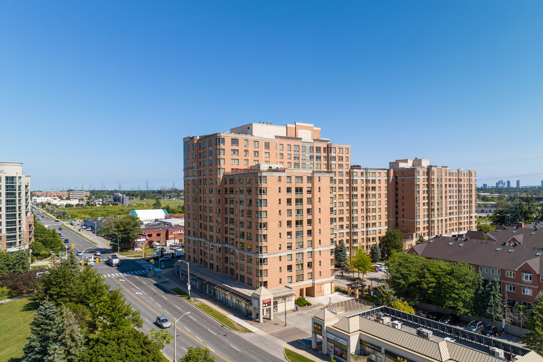 Bamburgh Gate in Toronto, ON - Building Photo