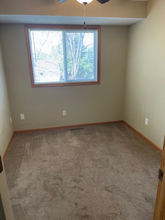 950 Wescott Trail in Eagan, MN - Foto de edificio - Building Photo
