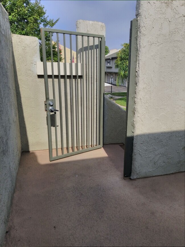 18681 Maplewood Cir, Unit 18681 Maplewood Circle in Huntington Beach, CA - Building Photo - Building Photo