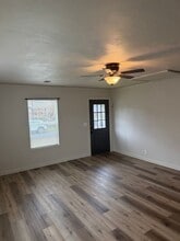 260 E Sherman St in Lebanon, OR - Foto de edificio - Building Photo