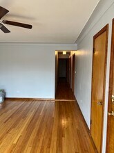 5748 W Montrose Ave, Unit 1 in Chicago, IL - Foto de edificio - Building Photo
