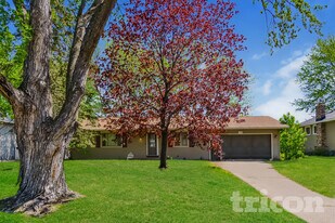 14704 Denmark Ct in Apple Valley, MN - Building Photo