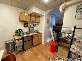 405 Beacon St in Boston, MA - Building Photo
