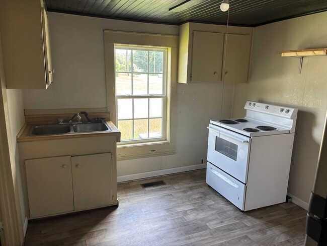 212 S Lee St in Batesburg-leesville, SC - Building Photo - Building Photo