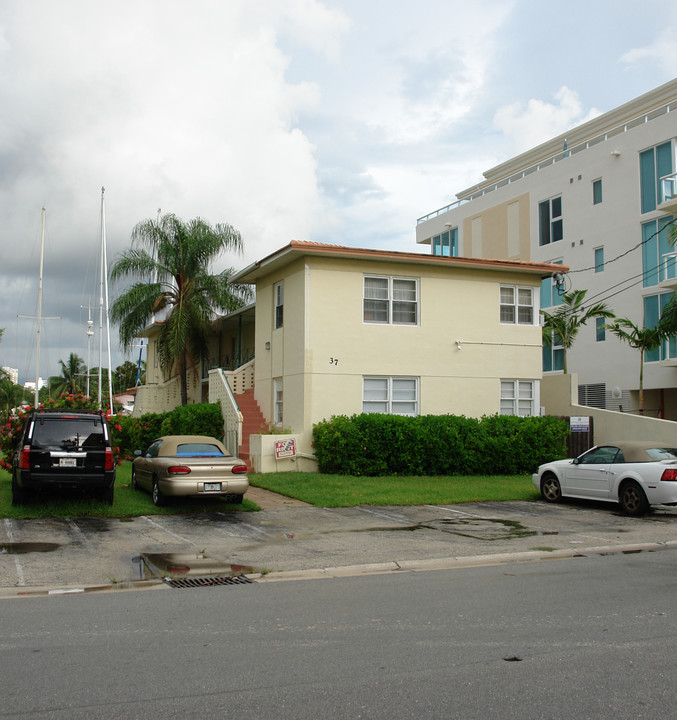 37 Hendricks Isle in Fort Lauderdale, FL - Building Photo