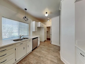 22841 White Pine Pl in Santa Clarita, CA - Building Photo - Building Photo