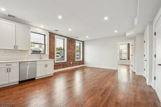 35 Main St in Millburn, NJ - Building Photo - Building Photo