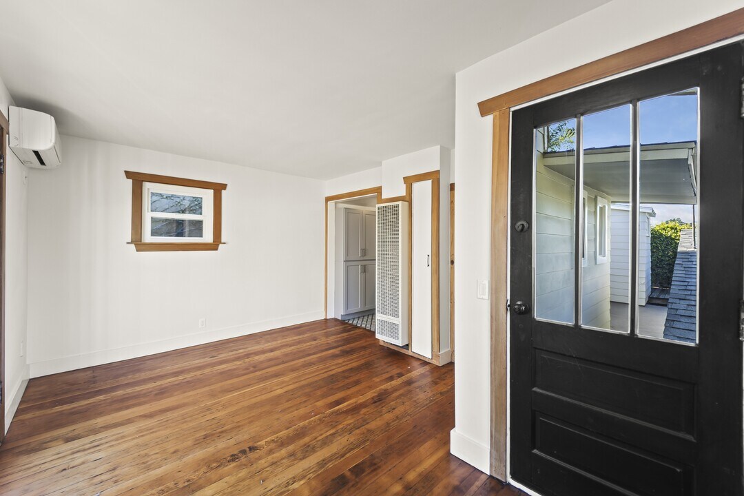 2308 1/2 W Duane St in Los Angeles, CA - Building Photo