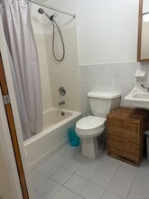 102 Jericho Tpke in New Hyde Park, NY - Building Photo - Building Photo