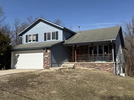 1906 W Euclid Ave in Indianola, IA - Building Photo