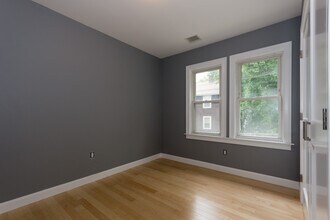 31-33 Thornton St, Unit 1 in Boston, MA - Foto de edificio - Building Photo