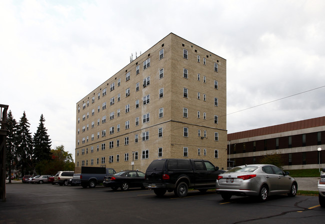 State Towers Apartments in Sharon, PA - Building Photo - Building Photo