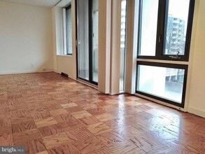 490 M St SW, Unit W208 in Washington, DC - Building Photo - Building Photo