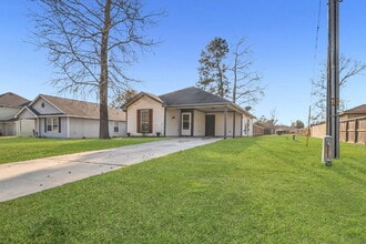 8857 E Buffalo Cir in Willis, TX - Foto de edificio - Building Photo