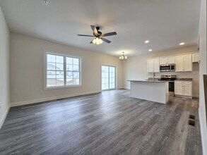 121 Magnolia Dr in Middletown, PA - Foto de edificio - Building Photo