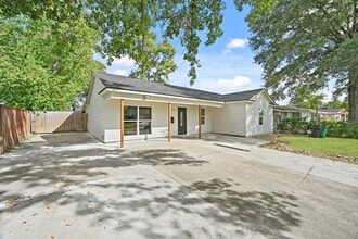 10211 Glenmawr Dr in Houston, TX - Foto de edificio - Building Photo