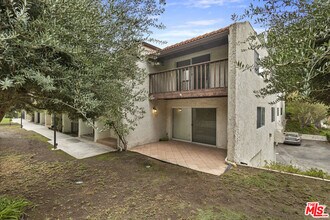 9351 Via Crema in Burbank, CA - Building Photo - Building Photo