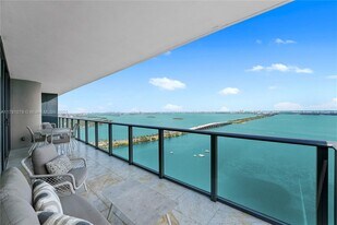 3131 NE 7th Ave in Miami, FL - Building Photo