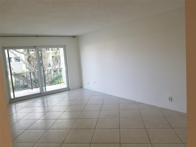 3000 NE 5th Ter, Unit 209 in Wilton Manors, FL - Building Photo - Building Photo