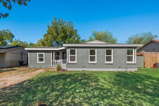 3415 Crites St in Richland Hills, TX - Foto de edificio - Building Photo