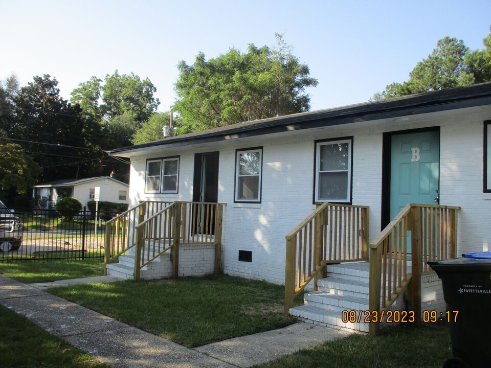 1300 Turnpike Rd in Fayetteville, NC - Building Photo