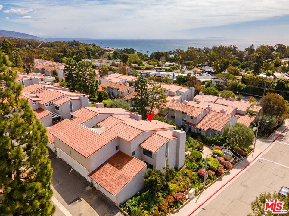28288 Rey De Copas Ln in Malibu, CA - Building Photo